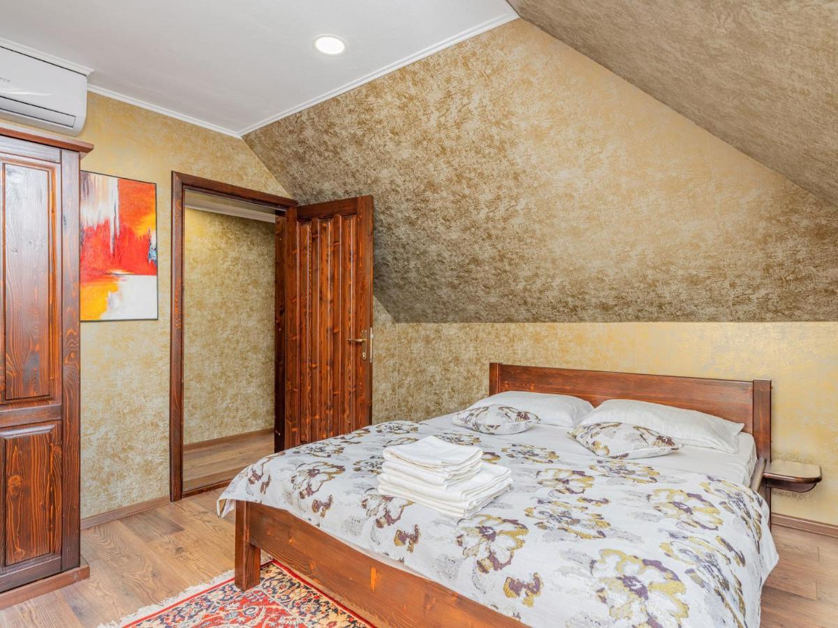 Hotel Casa Saraste Rîşnov Exteriér fotografie